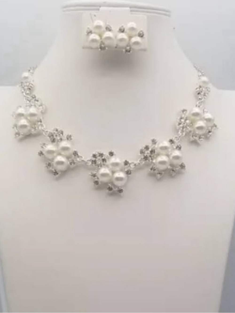 Elegant Pearl Cluster Necklace and Earrings Set - White